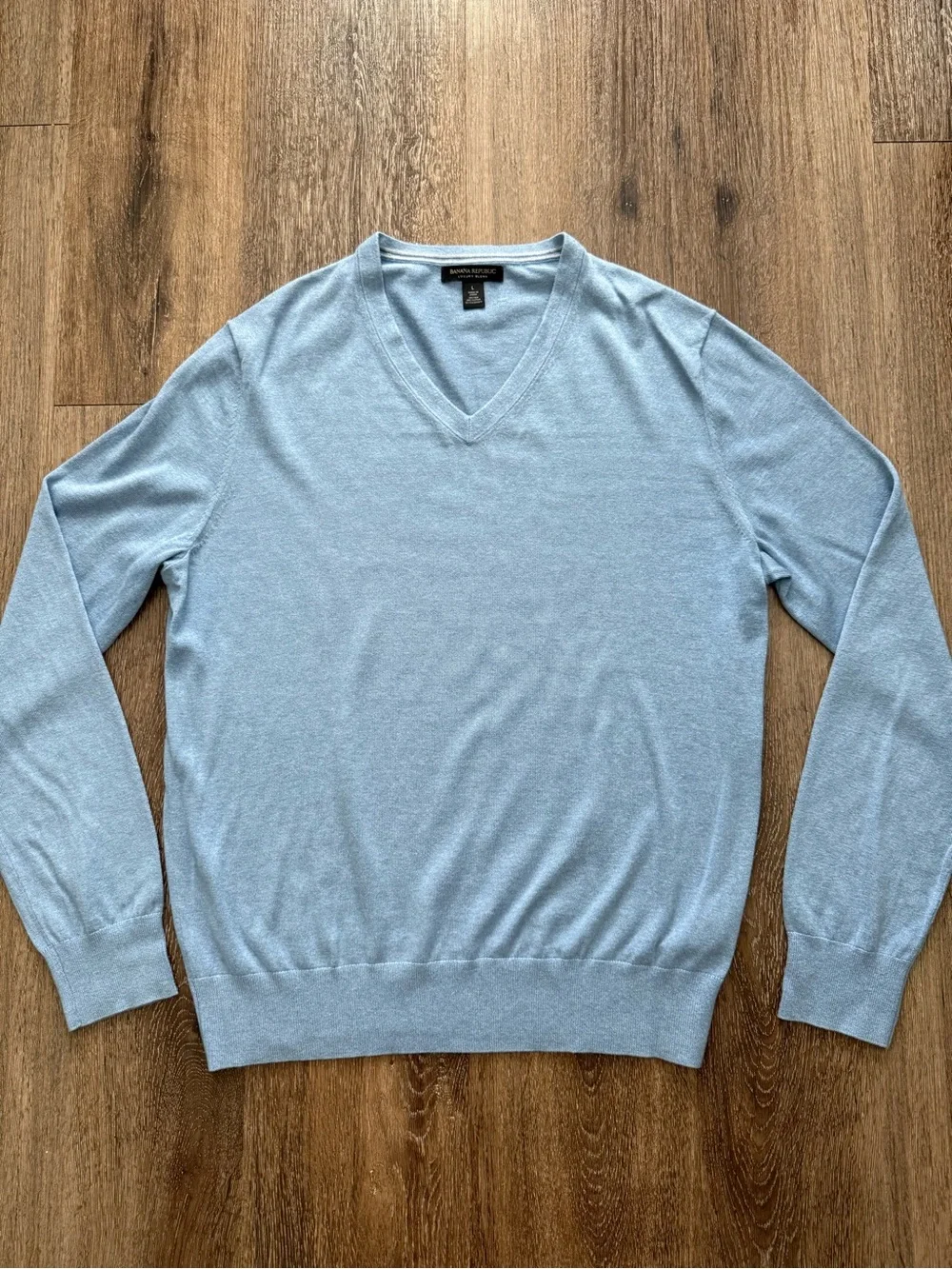 Banana Republic Luxury Blend V-Neck Sweater Men’s L NWOT Silk Cotton Cashmere